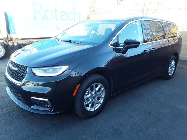 2023 Chrysler Pacifica Touring-L