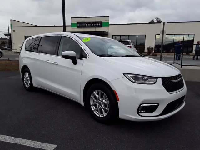 2023 Chrysler Pacifica Touring-L