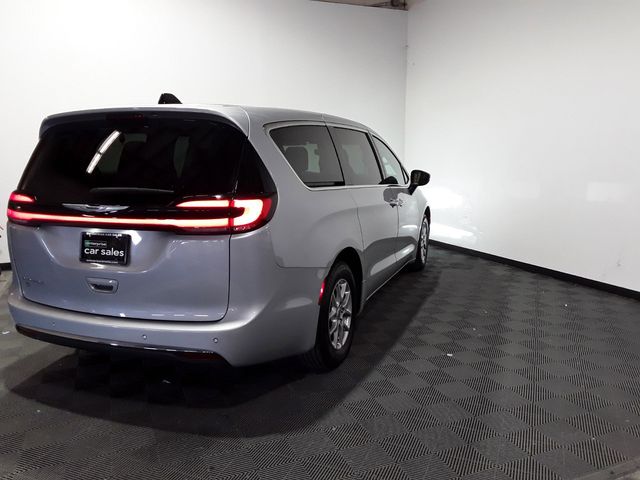 2023 Chrysler Pacifica Touring-L