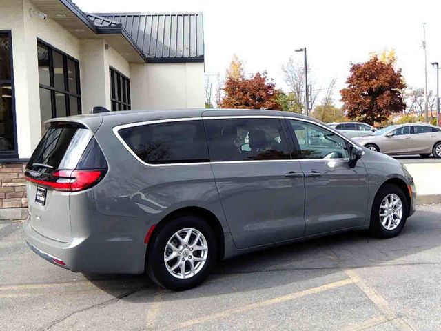 2023 Chrysler Pacifica Touring-L