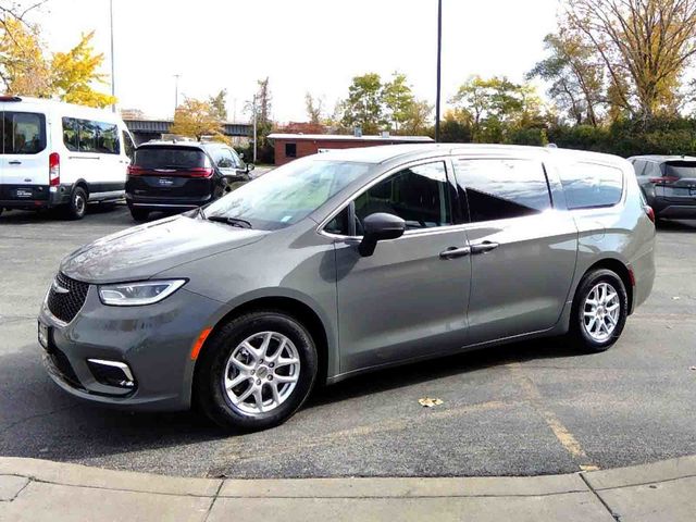 2023 Chrysler Pacifica Touring-L