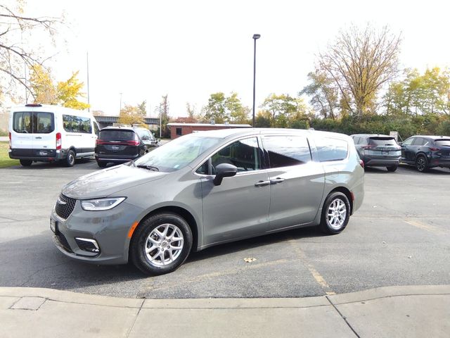 2023 Chrysler Pacifica Touring-L