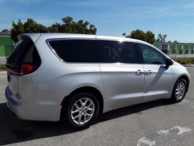 2023 Chrysler Pacifica Touring-L