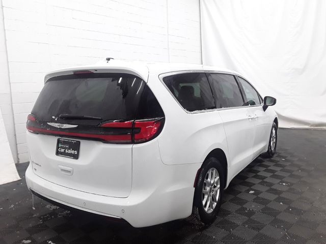 2023 Chrysler Pacifica Touring-L