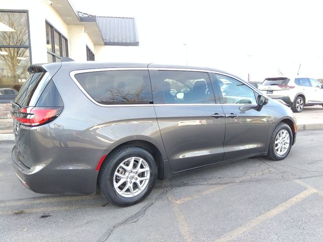 2023 Chrysler Pacifica Touring-L