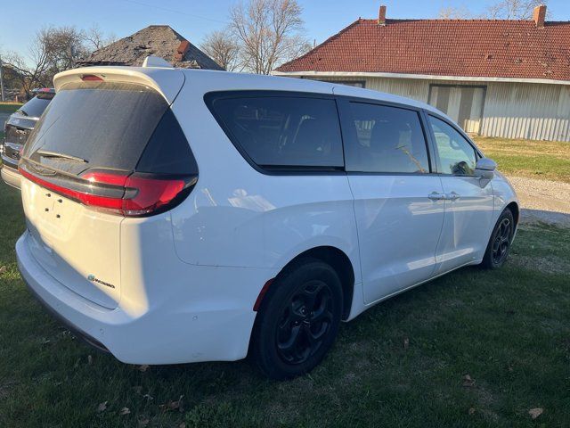 2023 Chrysler Pacifica Hybrid Limited