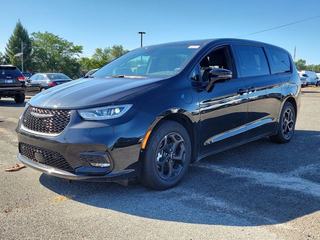 2023 Chrysler Pacifica Hybrid Limited