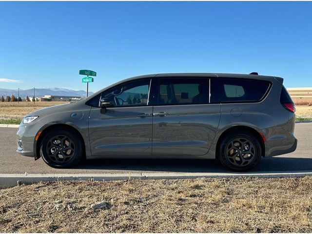 2023 Chrysler Pacifica Hybrid Limited