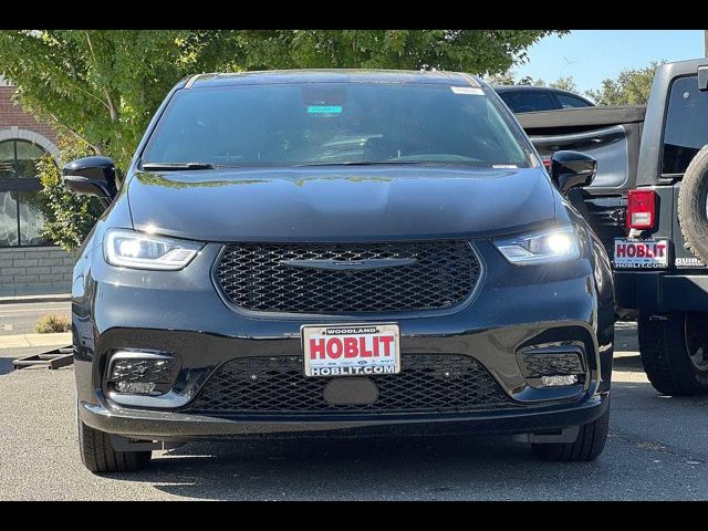 2023 Chrysler Pacifica Hybrid Limited