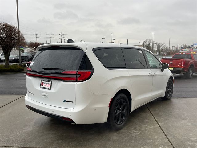 2023 Chrysler Pacifica Hybrid Limited