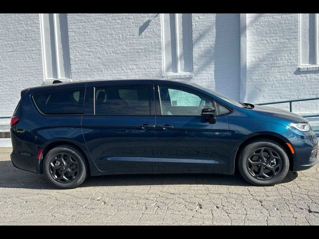 2023 Chrysler Pacifica Hybrid Limited