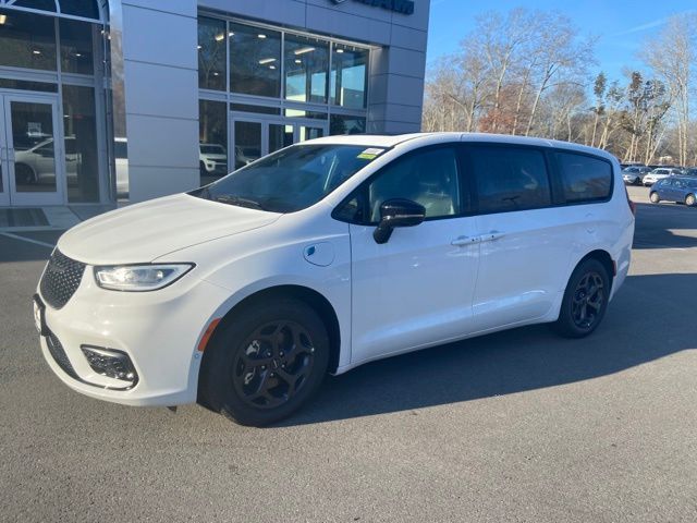 2023 Chrysler Pacifica Hybrid Limited