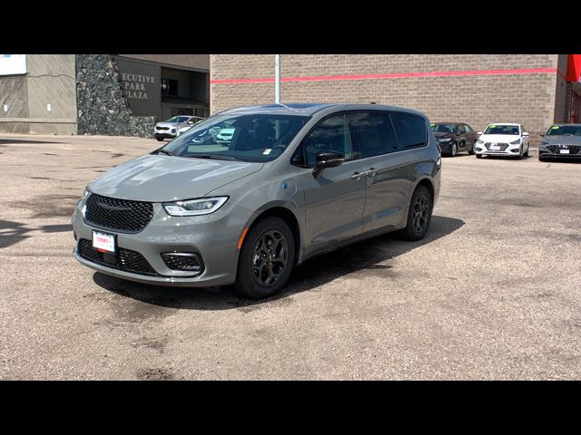 2023 Chrysler Pacifica Hybrid Limited