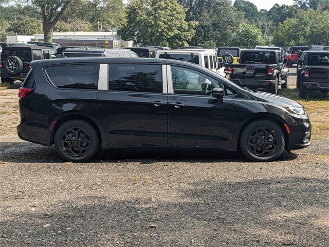 2023 Chrysler Pacifica Hybrid Limited