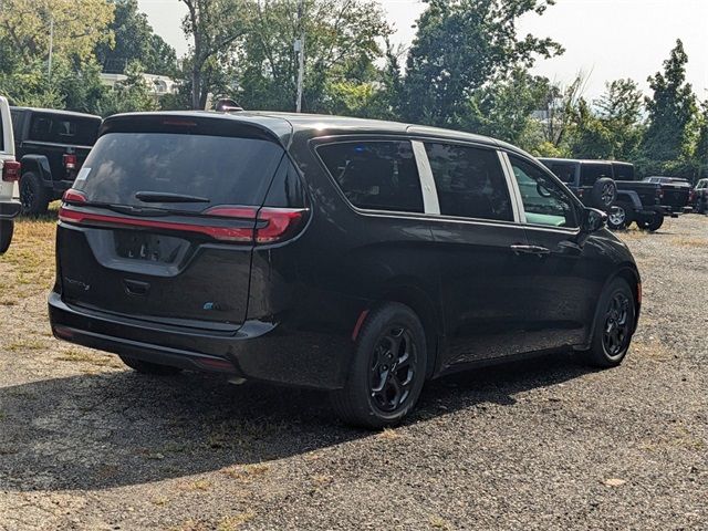 2023 Chrysler Pacifica Hybrid Limited