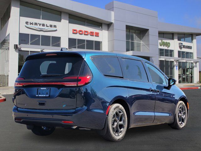 2023 Chrysler Pacifica Hybrid Limited