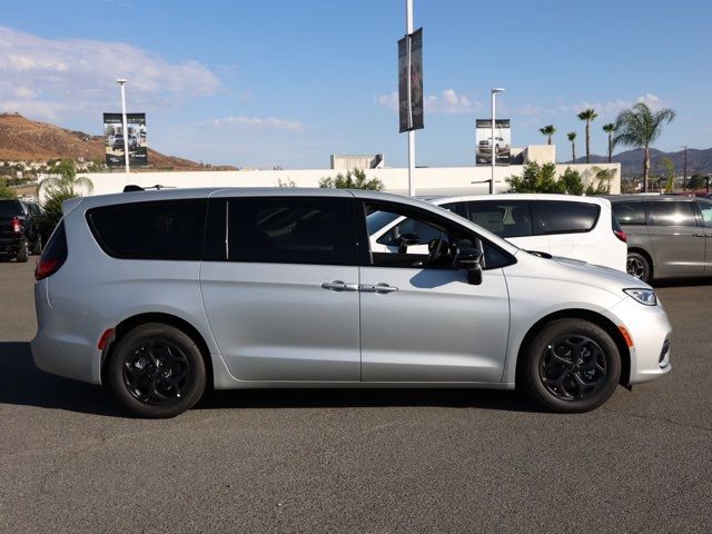 2023 Chrysler Pacifica Hybrid Limited