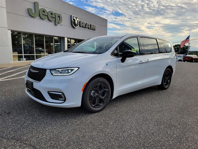 2023 Chrysler Pacifica Hybrid Limited