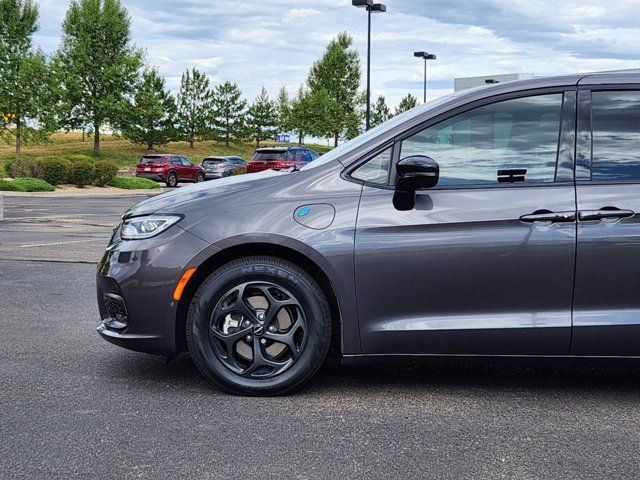 2023 Chrysler Pacifica Hybrid Limited