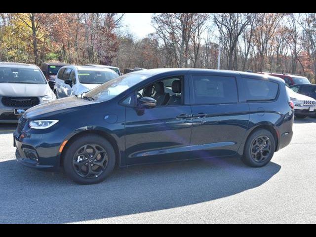 2023 Chrysler Pacifica Hybrid Limited