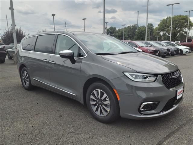 2023 Chrysler Pacifica Hybrid Limited