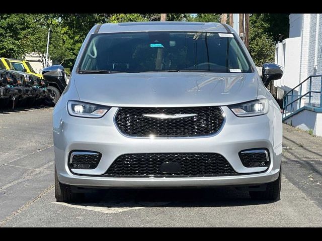 2023 Chrysler Pacifica Hybrid Limited