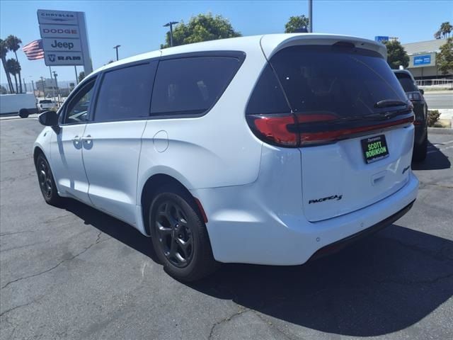 2023 Chrysler Pacifica Hybrid Touring L