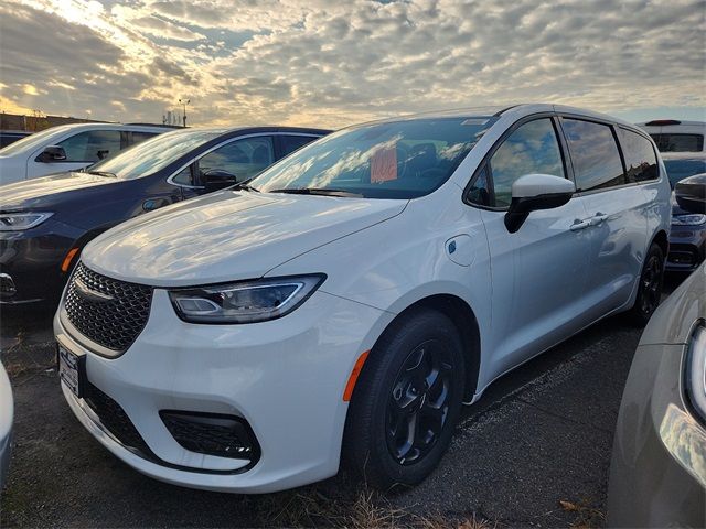 2023 Chrysler Pacifica Hybrid Touring L