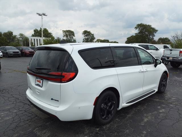 2023 Chrysler Pacifica Hybrid Touring L