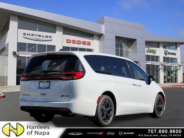 2023 Chrysler Pacifica Hybrid Touring L