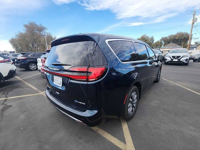 2023 Chrysler Pacifica Hybrid Touring L