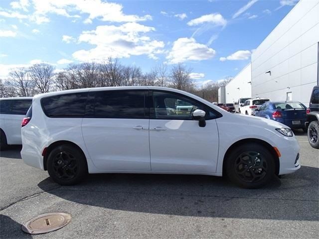 2023 Chrysler Pacifica Hybrid Touring L