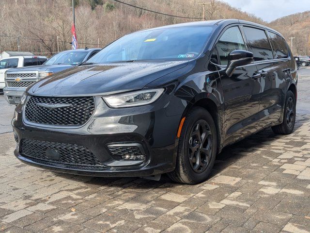 2023 Chrysler Pacifica Hybrid Touring L