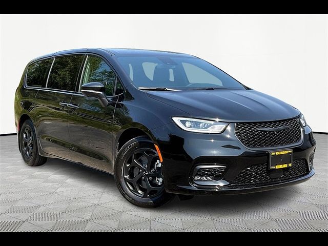 2023 Chrysler Pacifica Hybrid Touring L