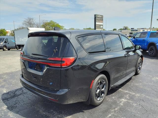 2023 Chrysler Pacifica Hybrid Touring L