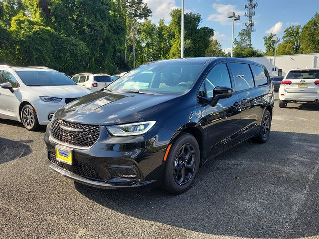 2023 Chrysler Pacifica Hybrid Touring L