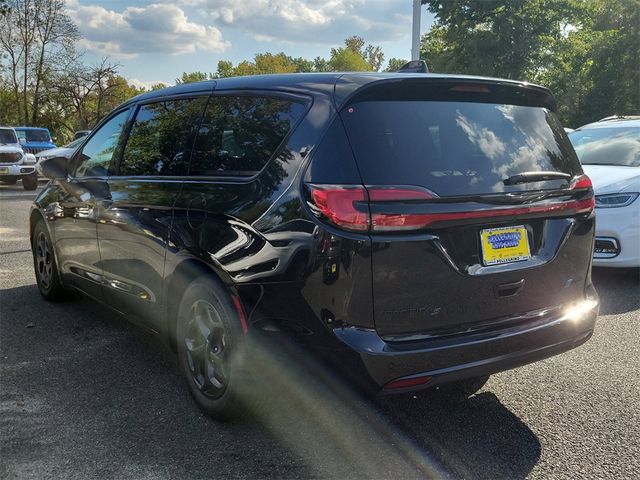 2023 Chrysler Pacifica Hybrid Touring L