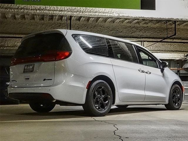 2023 Chrysler Pacifica Hybrid Touring L