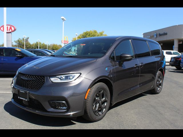 2023 Chrysler Pacifica Hybrid Touring L