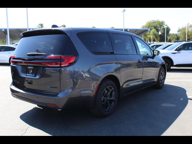 2023 Chrysler Pacifica Hybrid Touring L