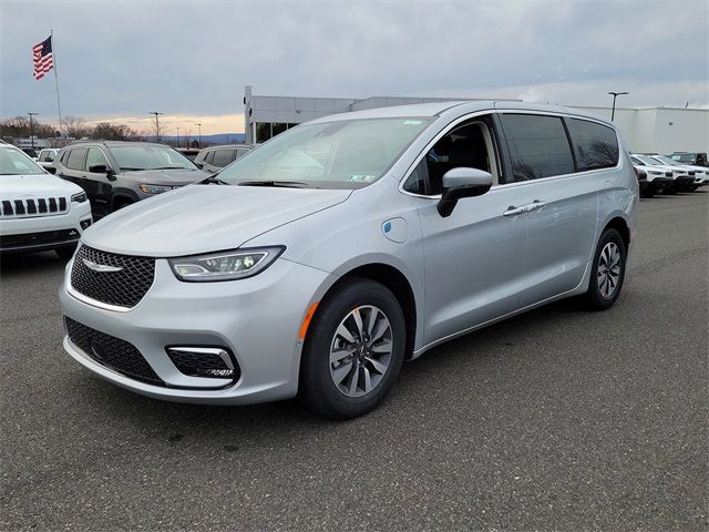 2023 Chrysler Pacifica Hybrid Touring L