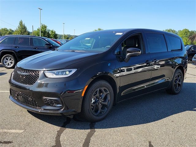 2023 Chrysler Pacifica Hybrid Touring L