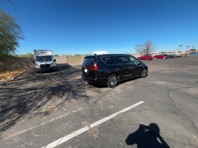 2023 Chrysler Pacifica Hybrid Touring L