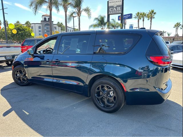 2023 Chrysler Pacifica Hybrid Touring L