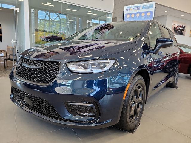 2023 Chrysler Pacifica Hybrid Touring L