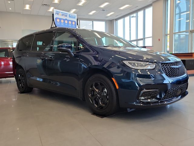 2023 Chrysler Pacifica Hybrid Touring L