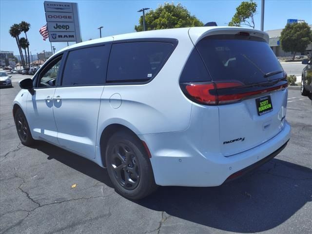 2023 Chrysler Pacifica Hybrid Touring L