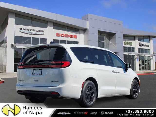 2023 Chrysler Pacifica Hybrid Touring L