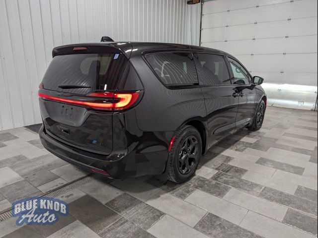 2023 Chrysler Pacifica Hybrid Touring L