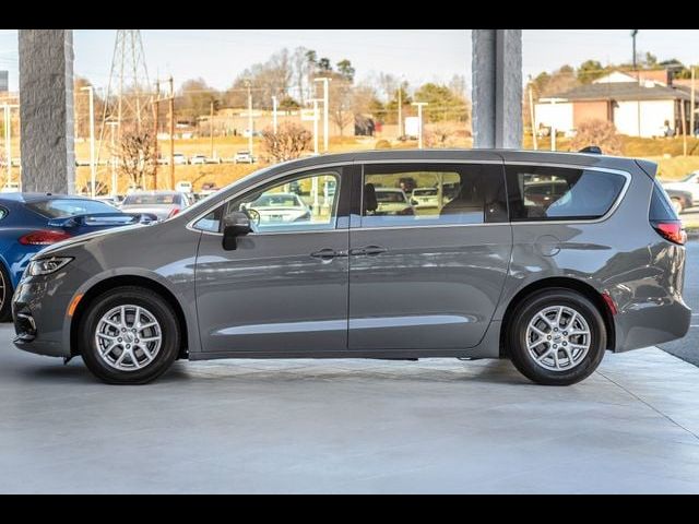 2023 Chrysler Pacifica Touring-L